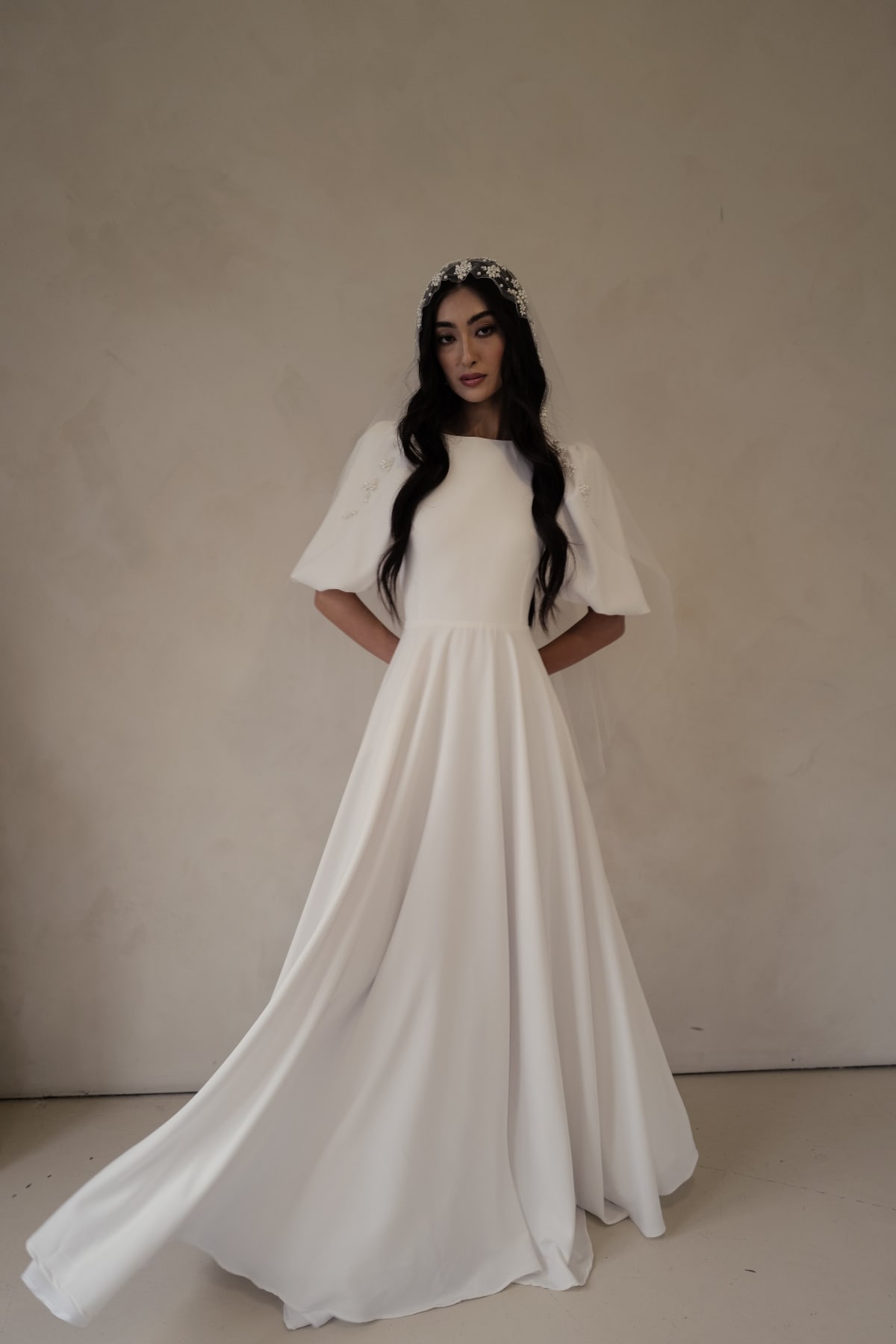 robe de mariée And For Love disponible chez Melody Nelson à Erpent, Namur, Belgique