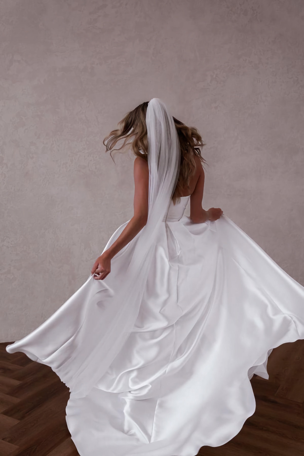robe de mariée Made with Love disponible chez Melody Nelson à Erpent, Namur, Belgique