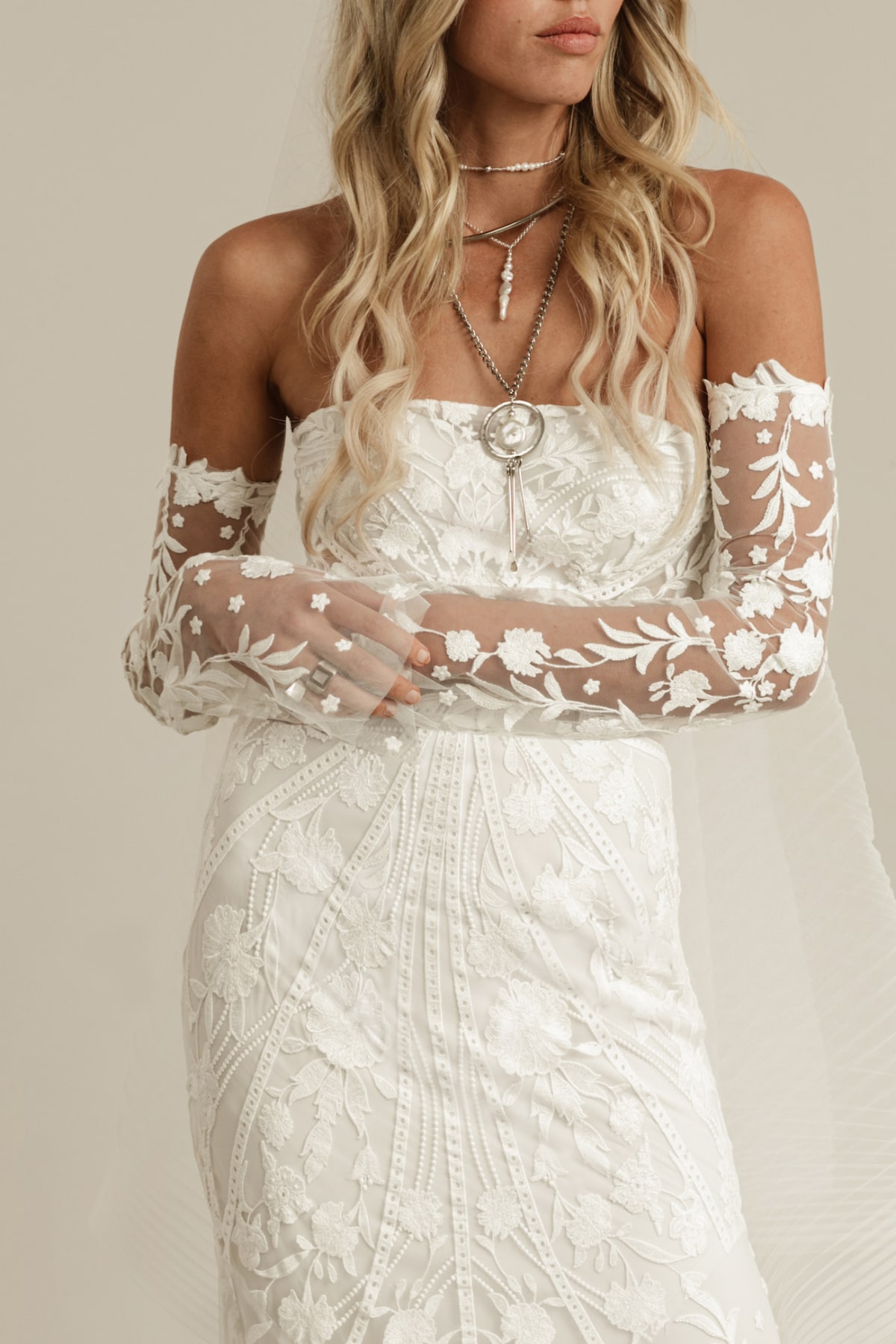 robe de mariée Rue de Seine disponible chez Melody Nelson à Erpent, Namur, Belgique
