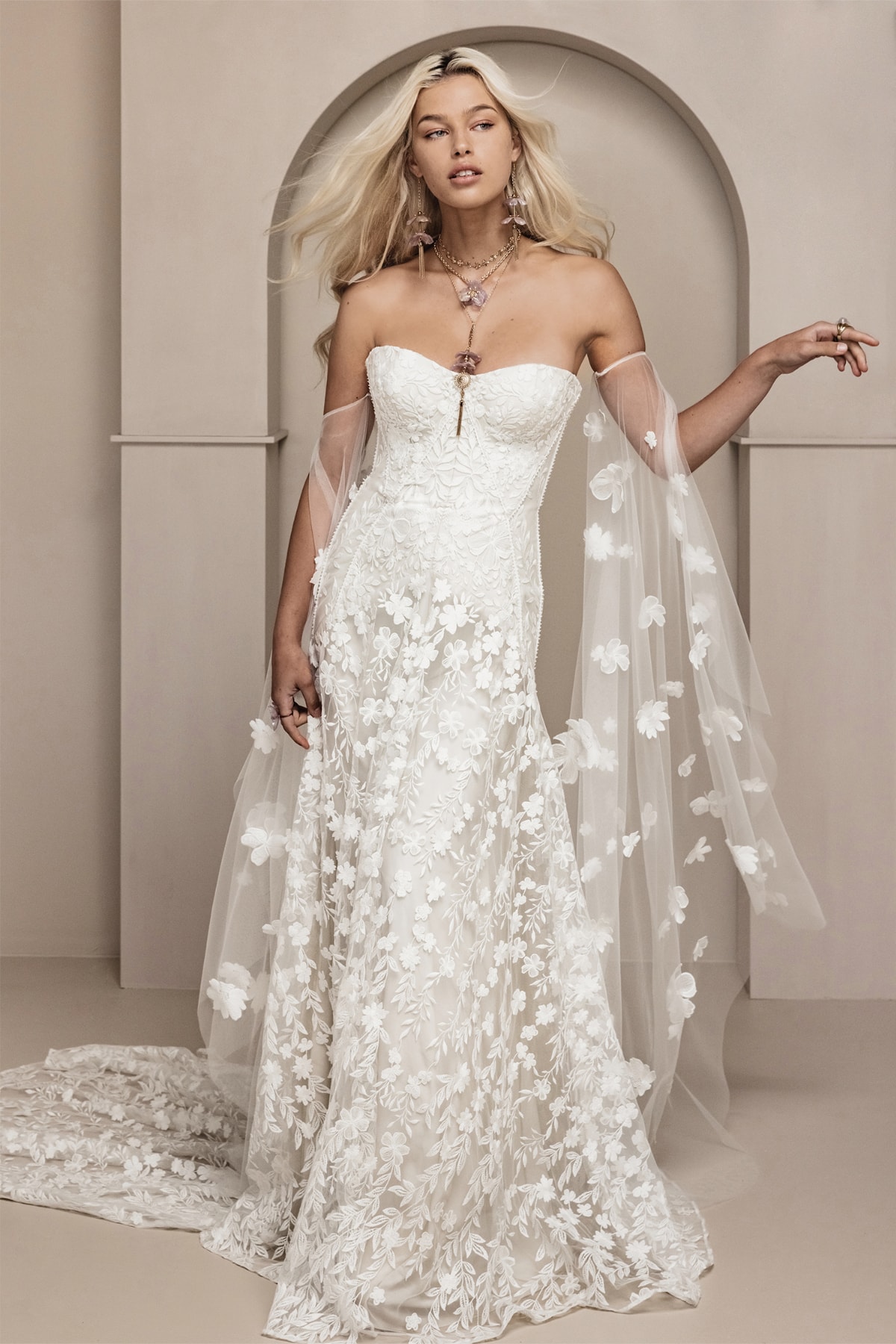 robe de mariée Rue de Seine disponible chez Melody Nelson à Erpent, Namur, Belgique