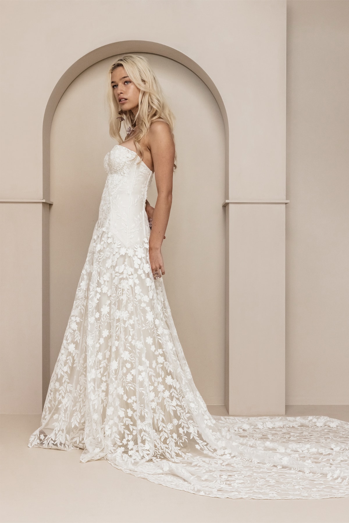 robe de mariée Rue de Seine disponible chez Melody Nelson à Erpent, Namur, Belgique