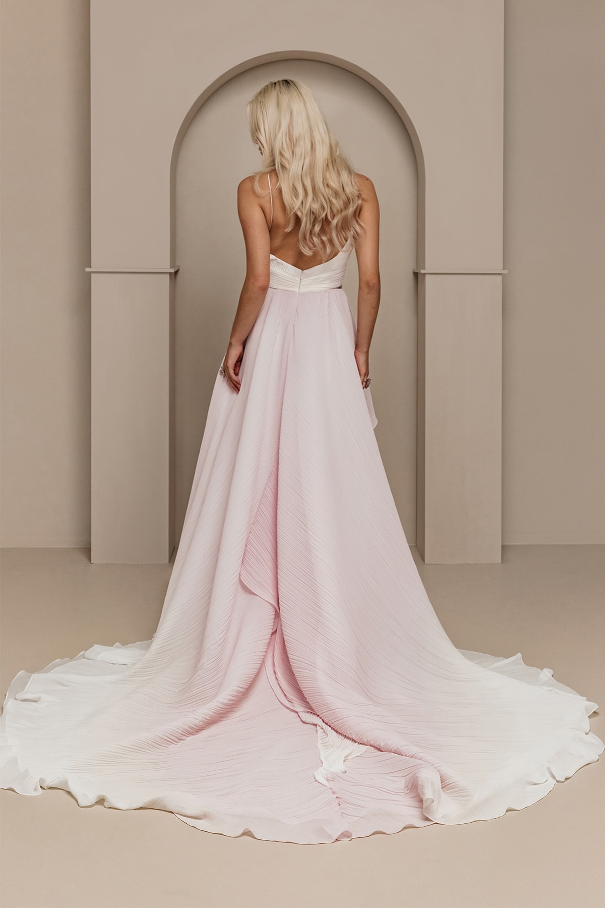 robe de mariée Rue de Seine disponible chez Melody Nelson à Erpent, Namur, Belgique