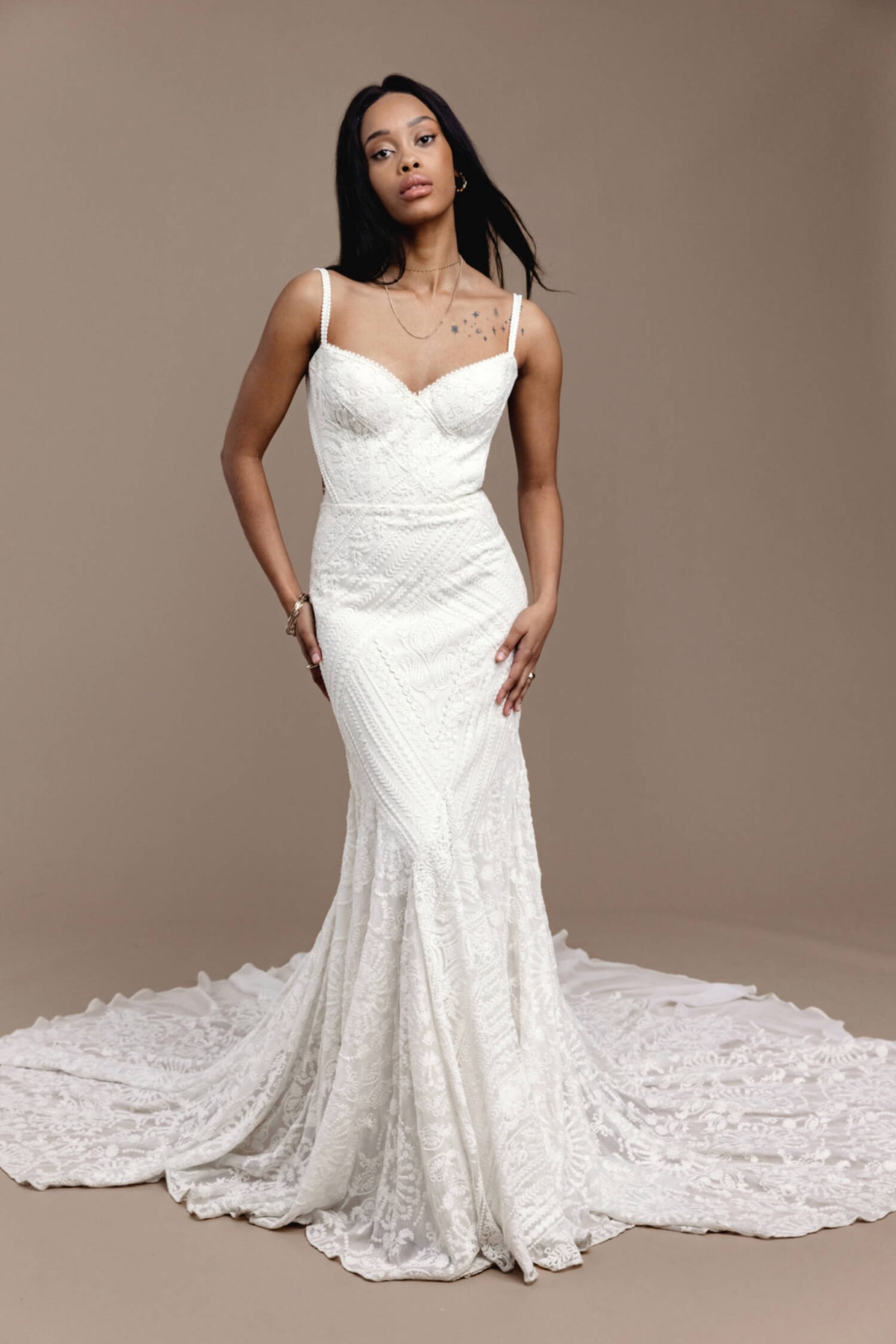 robe de mariée Rue de Seine disponible chez Melody Nelson à Erpent, Namur, Belgique