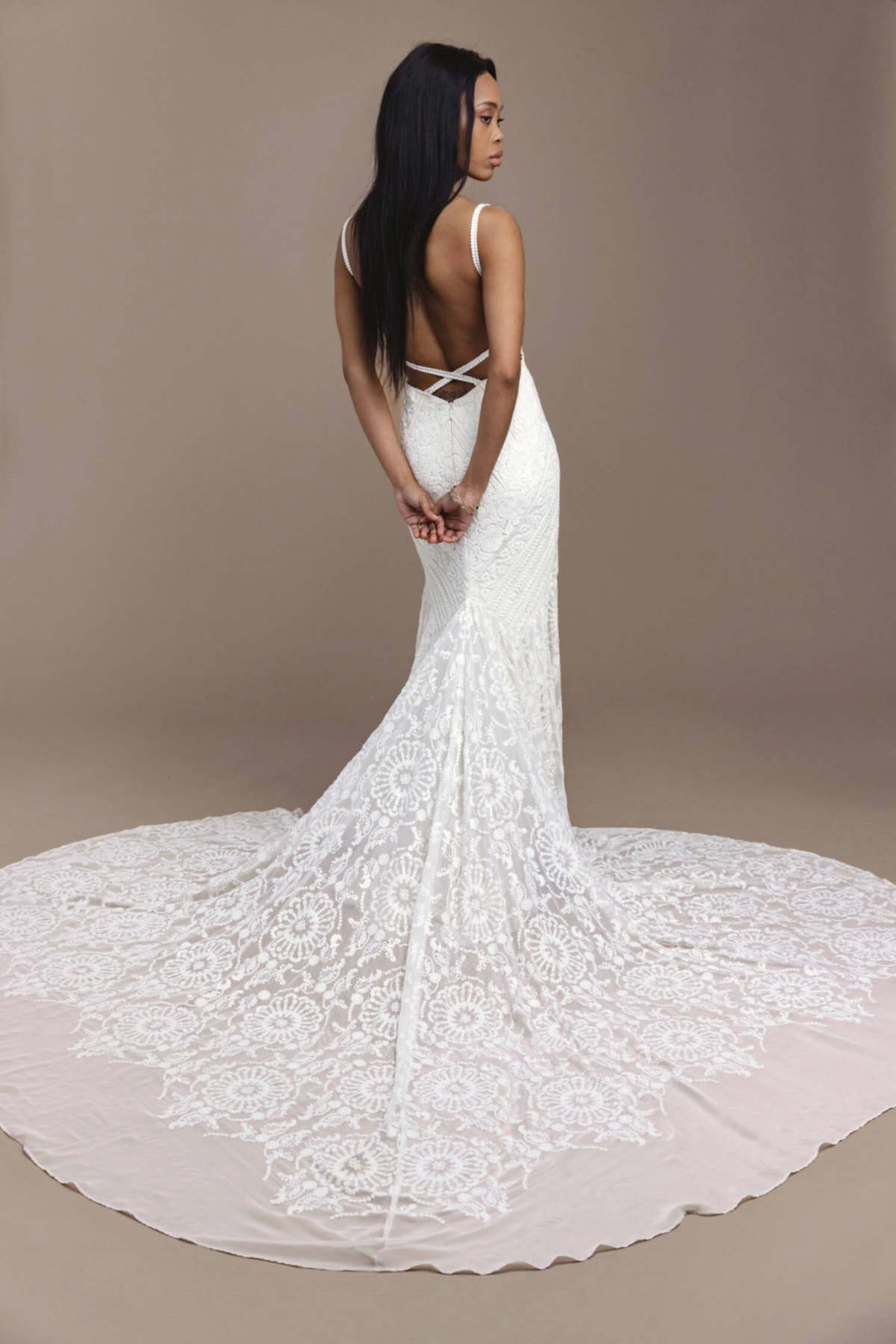 robe de mariée Rue de Seine disponible chez Melody Nelson à Erpent, Namur, Belgique